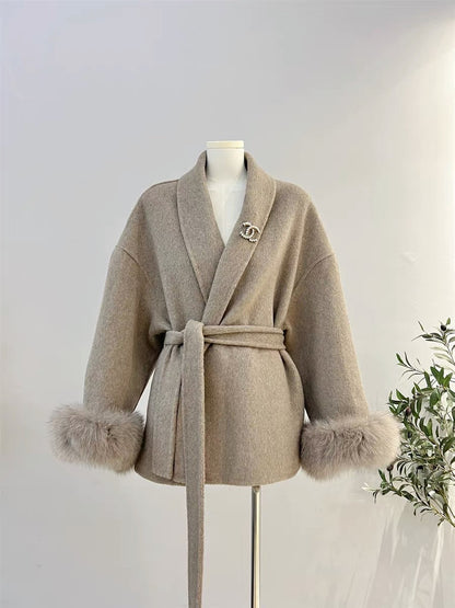 Manteau femme hiver court avec col en fausse fourrure élégant