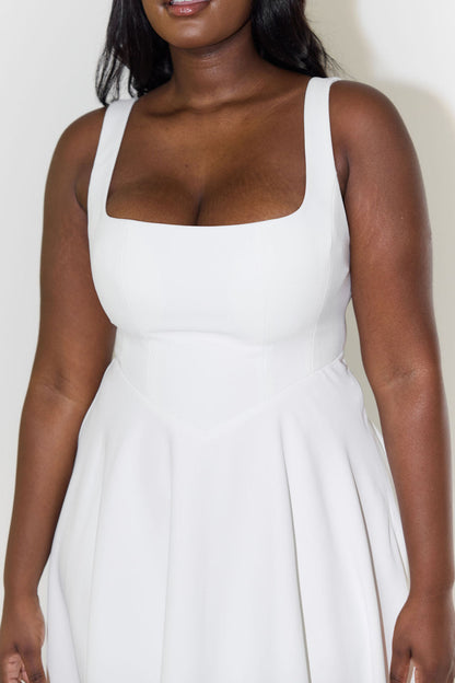 Robe Longue Évasée à Épaules Carrées - Noir, Blanc, Menthe