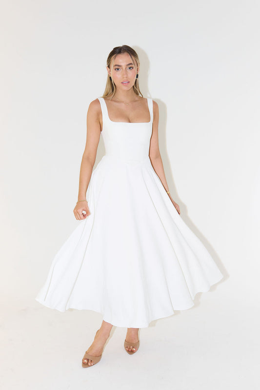 Robe Longue Évasée à Épaules Carrées - Noir, Blanc, Menthe - BerlinGlamour
