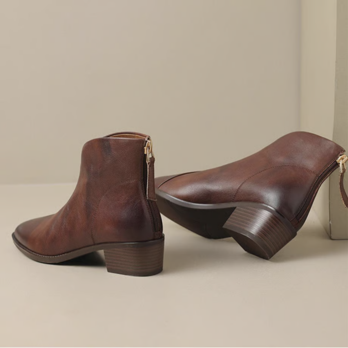 Bottine Femme Élégante en Cuir avec Talon Bloc