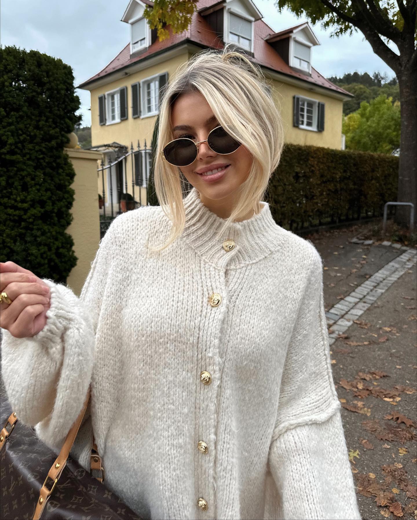 Cardigan Femme Chic avec Boutons Dorés