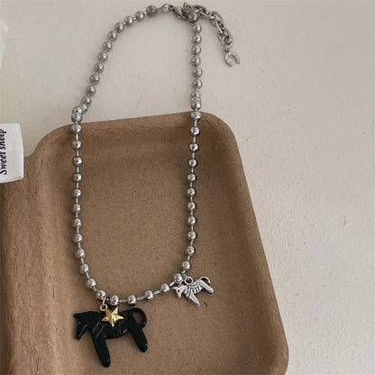 Collier Femme Perles Argentées Pendentif Cheval Classique