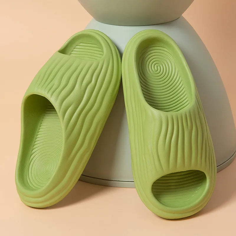 Chaussons Peluche Rayés Confortables