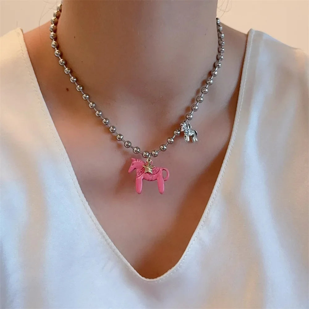 Collier Femme Perles Argentées Pendentif Cheval Classique