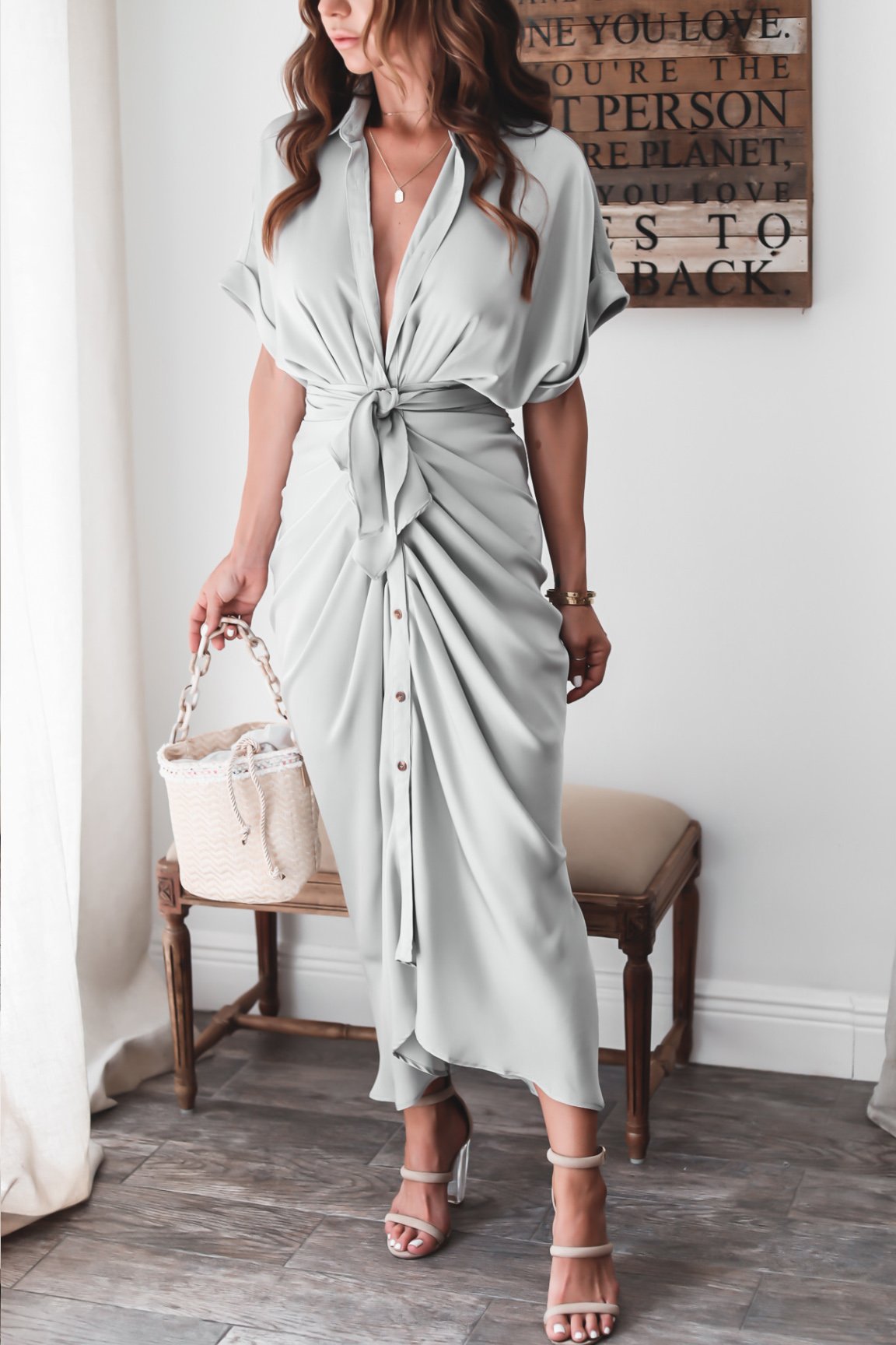Robe de Soirée Élégante en Soie - Longue et Féminine avec Décolleté Plongeant
