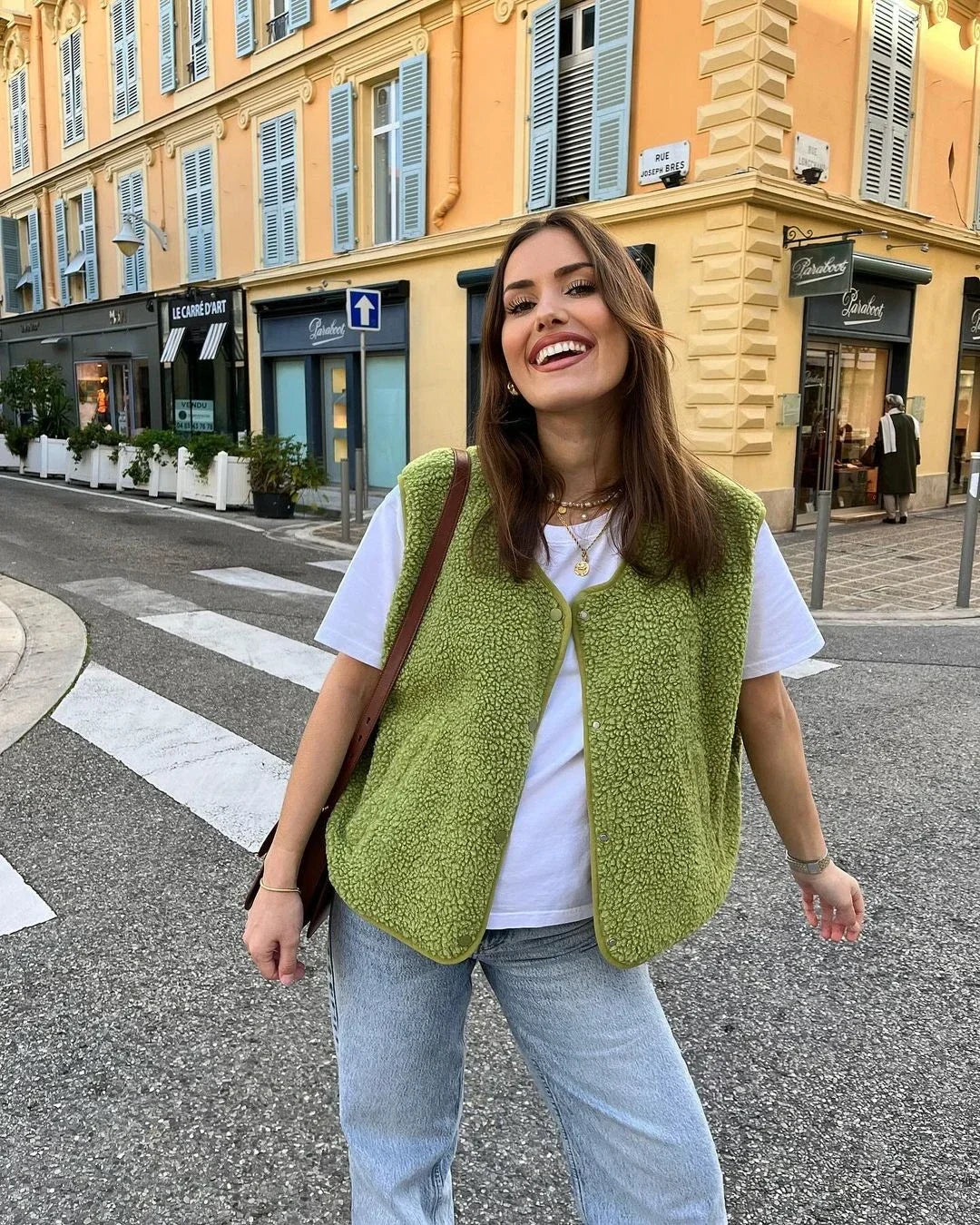 Doudoune Sans Manches Femme Légère Coupe Ajustée Fermeture Boutonnée