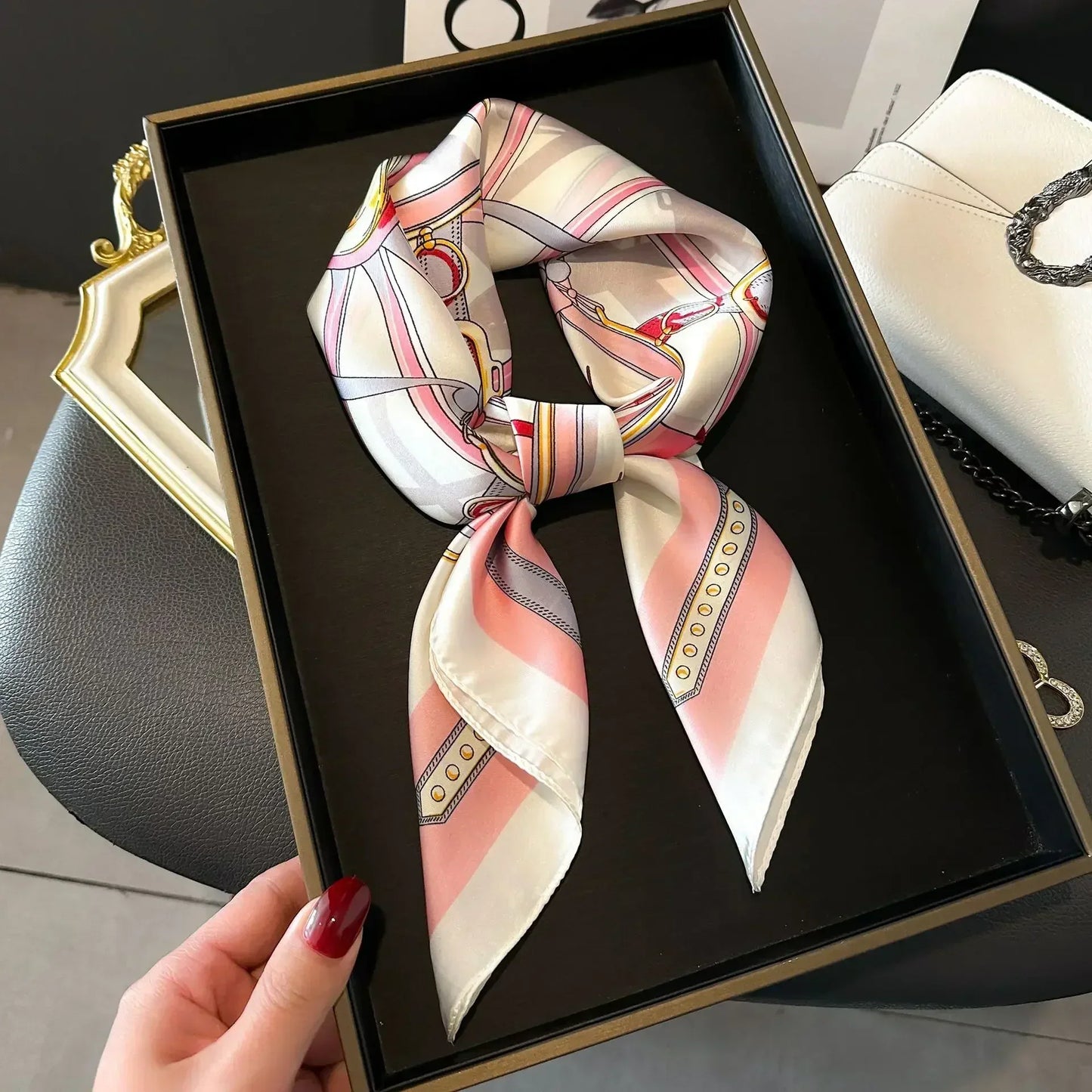Foulard Carré Femme Satin Imprimé Multi-usage