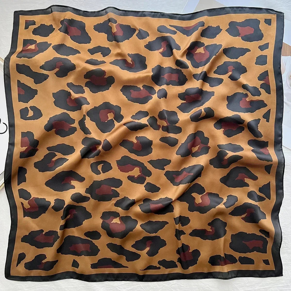 Foulard Carré Femme Satin Imprimé Multi-usage