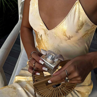 Robe de soirée femme épaules nues avec jupe brillante dorée
