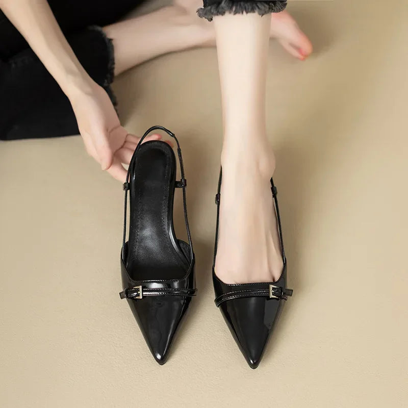 Sandales en cuir à talon moyen pour femme