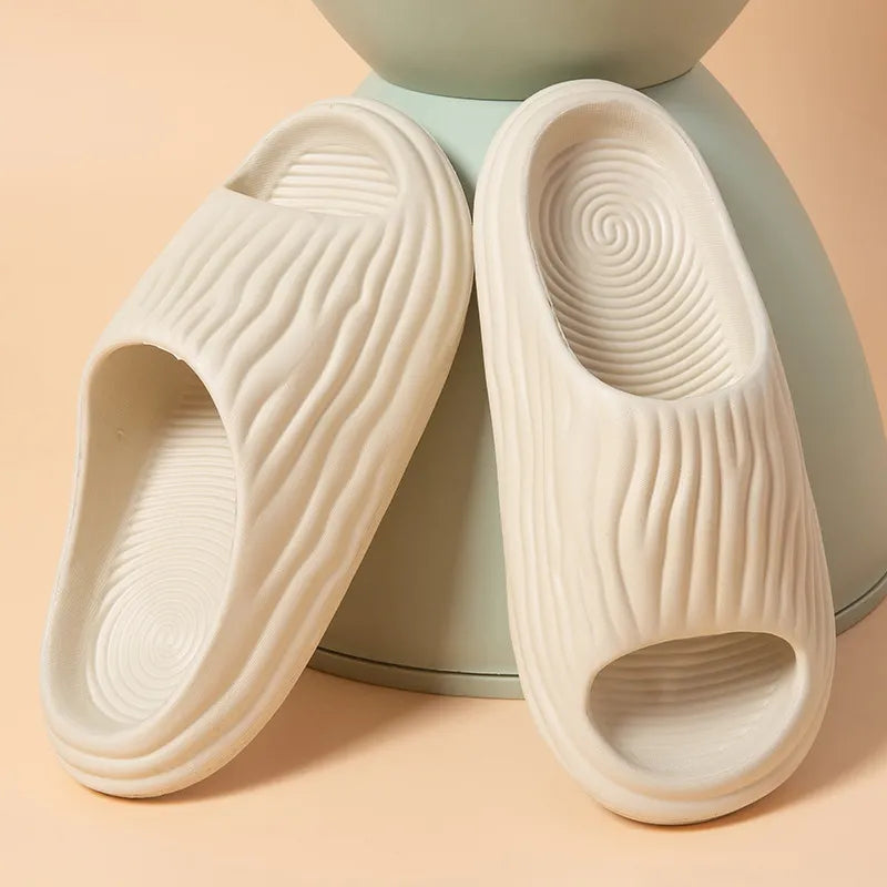 Chaussons Peluche Rayés Confortables