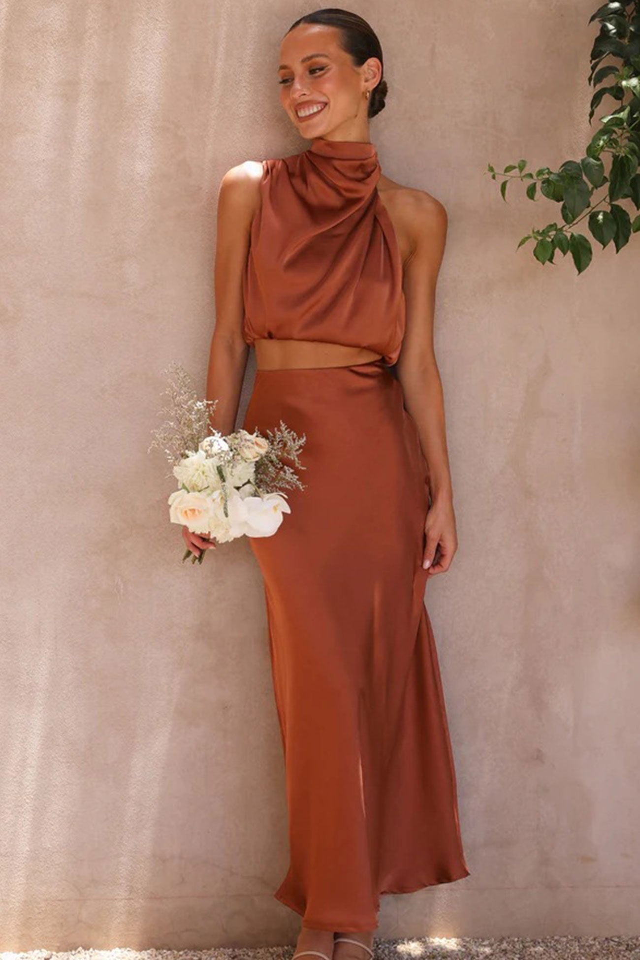 Robe Soirée Sans Manches en Satin Beige Féminine