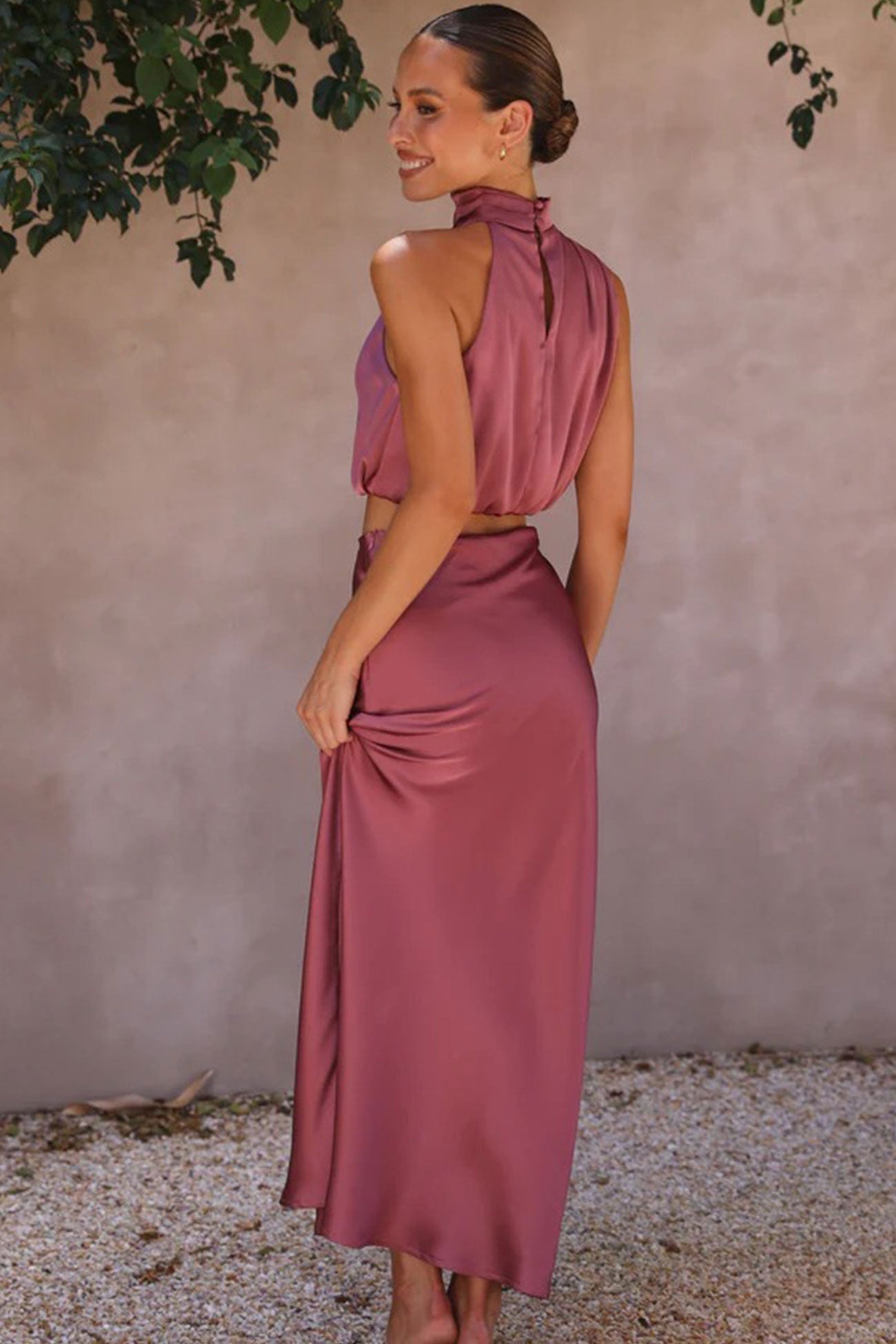 Robe Soirée Sans Manches en Satin Beige Féminine