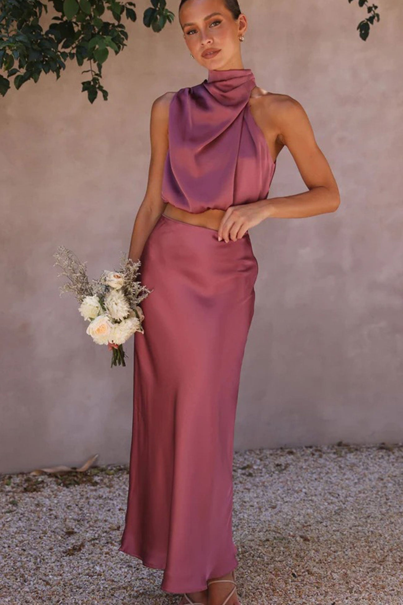 Robe Soirée Sans Manches en Satin Beige Féminine