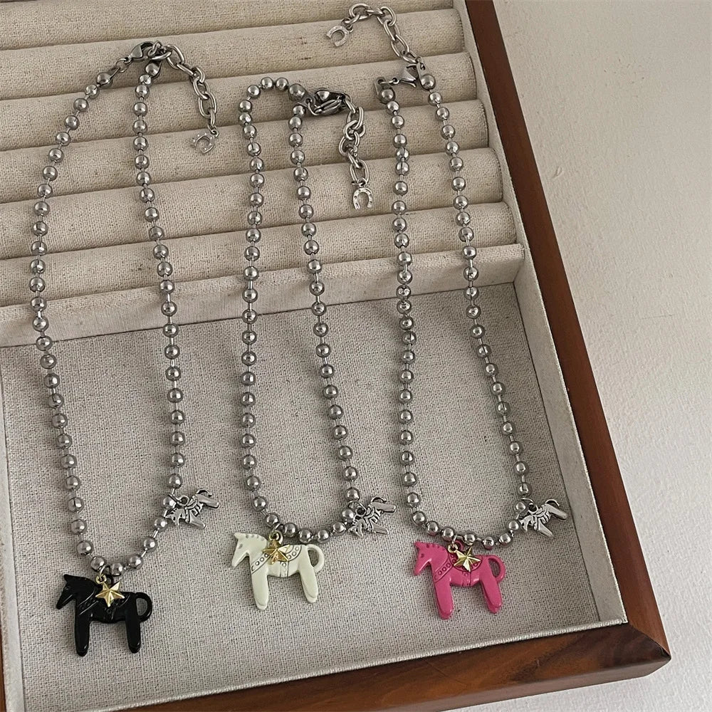 Collier Femme Perles Argentées Pendentif Cheval Classique - PanierRoyale