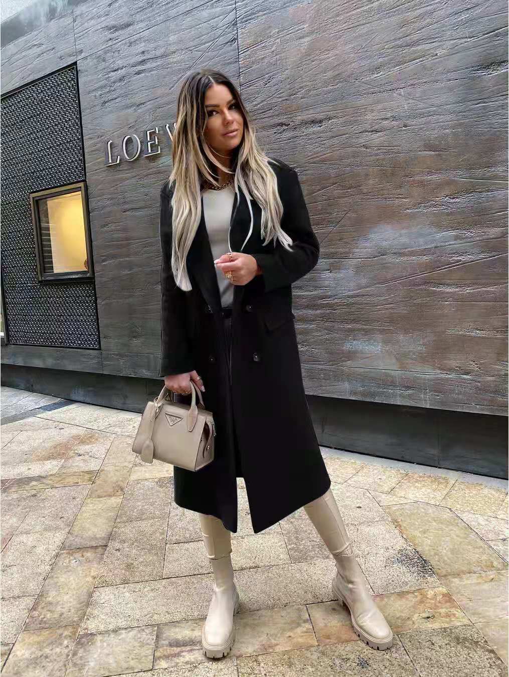 Manteau Femme Noir Chic avec Sac en Cuir Beige - PanierRoyale
