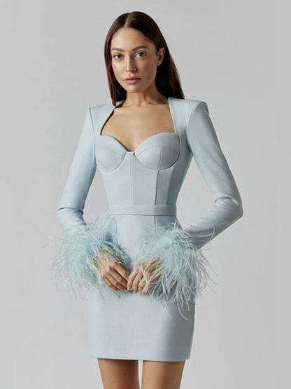 Robe Courte Élégante à Plumes