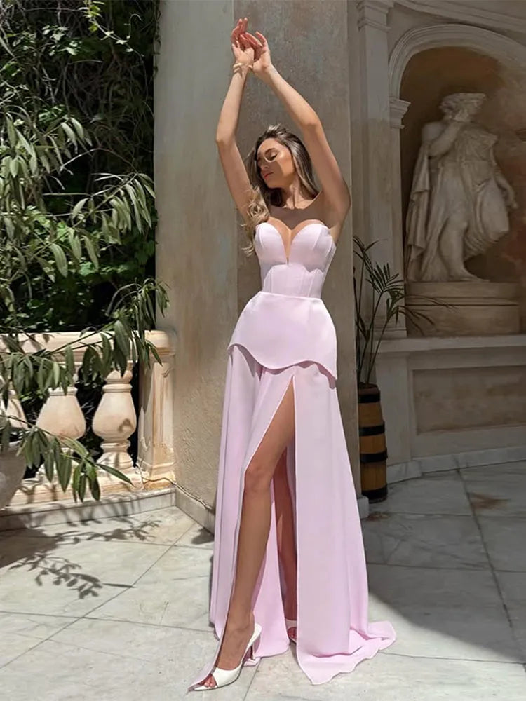 Robe de Mariage Chic avec Découpe en Cœur pour Invitées