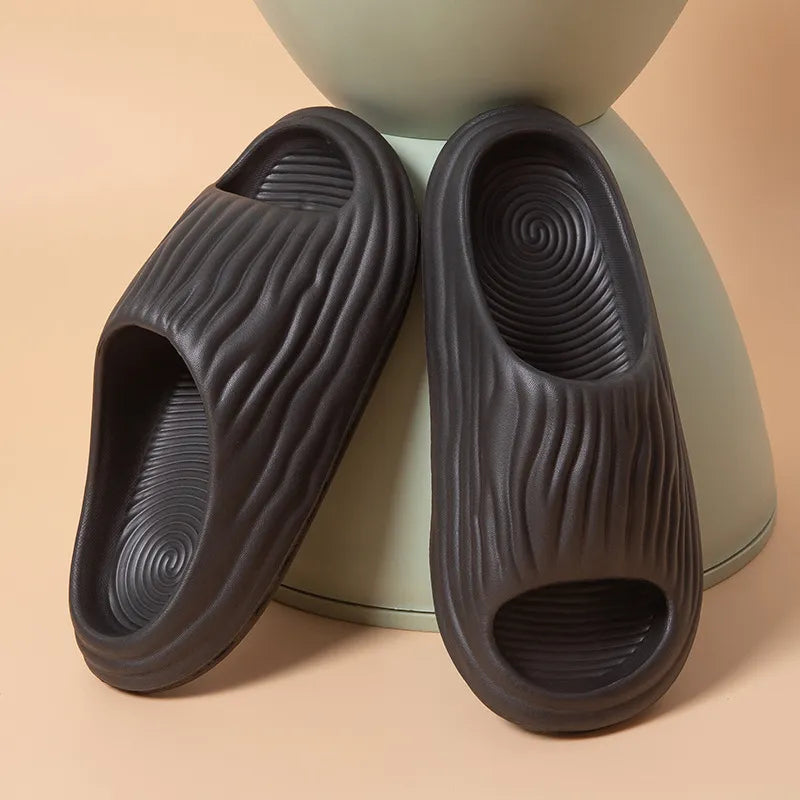 Chaussons Peluche Rayés Confortables - PanierRoyale