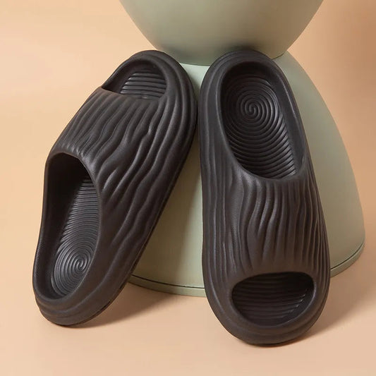 Chaussons Peluche Rayés Confortables - PanierRoyale