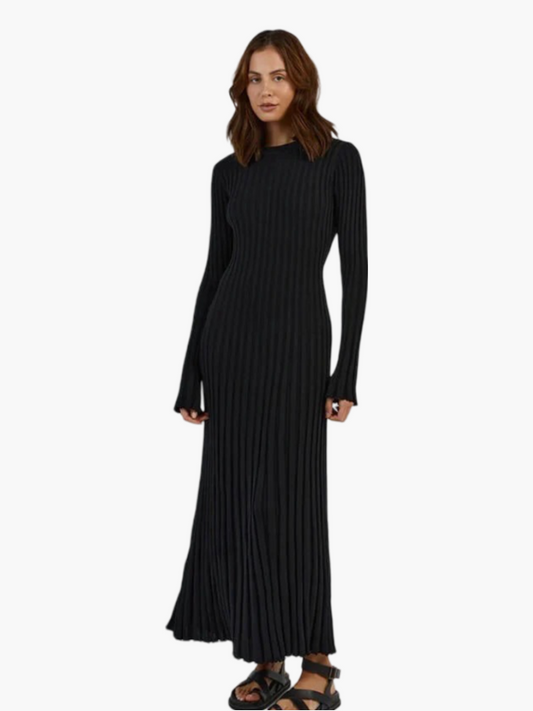 Robe Noire Grande Taille à Manches Longues - BerlinGlamour