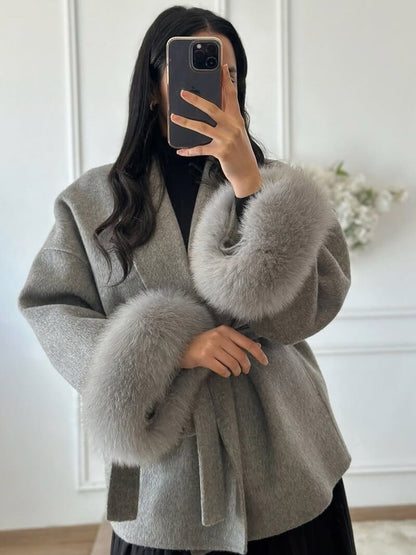 Manteau femme hiver court avec col en fausse fourrure élégant