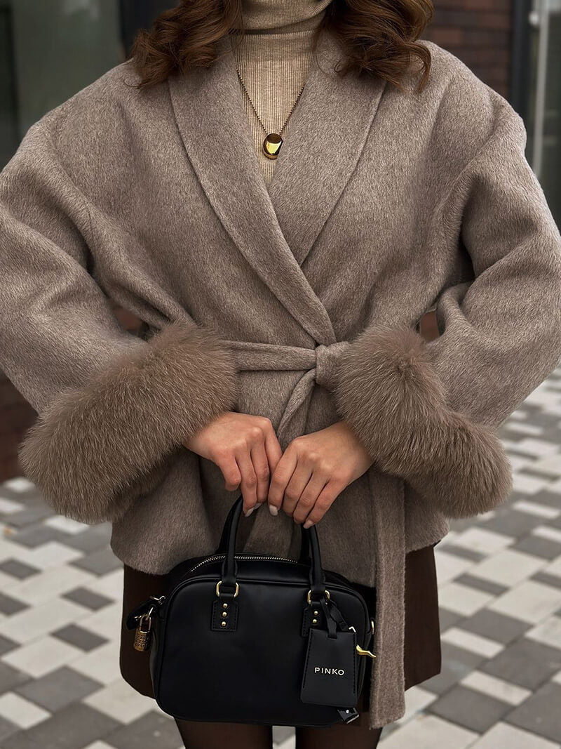 Manteau femme hiver court avec col en fausse fourrure élégant