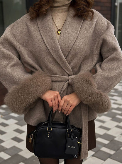 Manteau femme hiver court avec col en fausse fourrure élégant