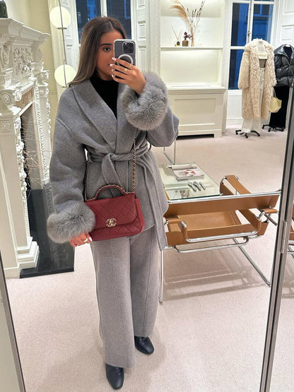 Manteau femme hiver court avec col en fausse fourrure élégant