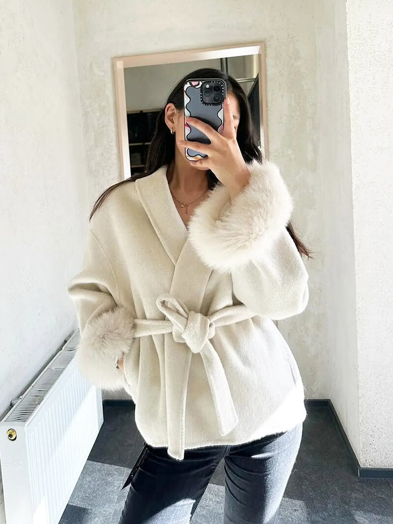 Manteau femme hiver court avec col en fausse fourrure élégant