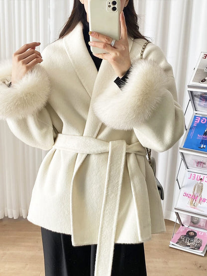 Manteau femme hiver court avec col en fausse fourrure élégant