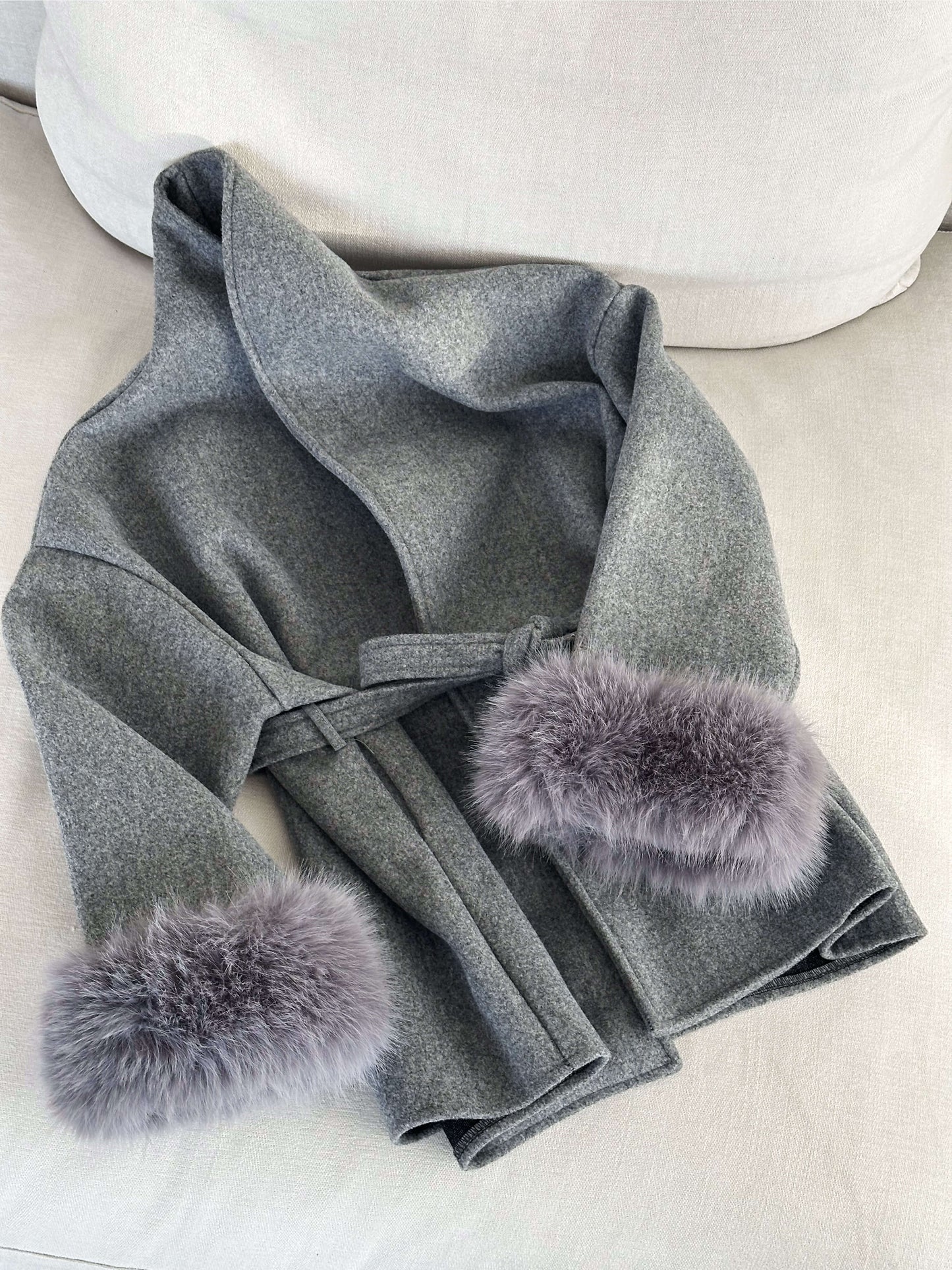 Manteau femme hiver court avec col en fausse fourrure élégant