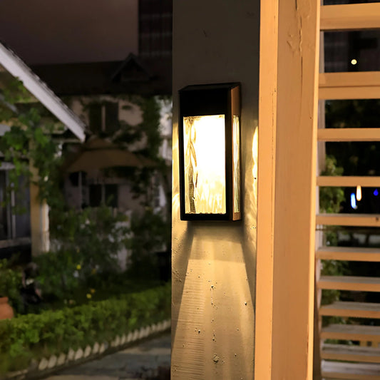 SolarGlow™ – Applique Murale Solaire Étanche avec Détection Automatique