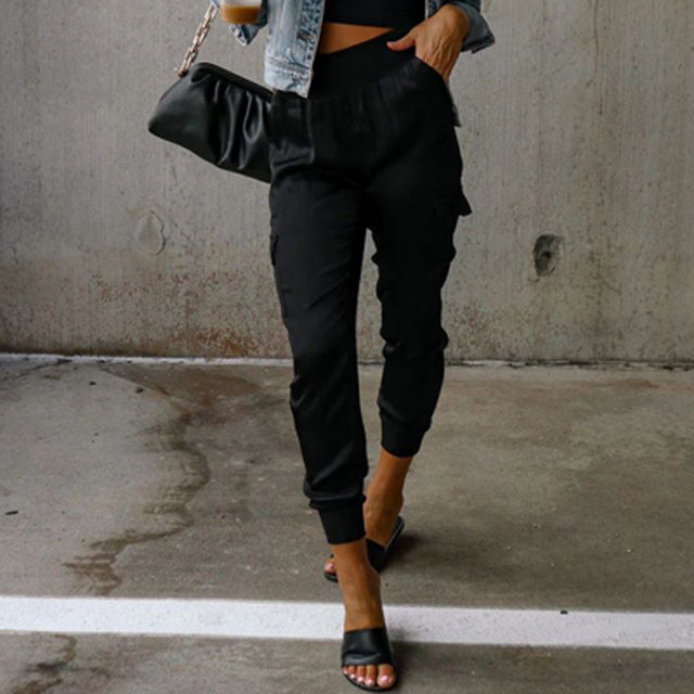 Pantalon femme élégant satin noir cargo fashion