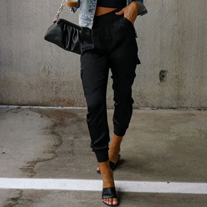 Pantalon femme élégant satin noir cargo fashion