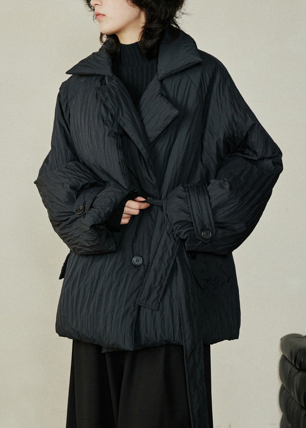 Élégant parka hiver noir avec capuchon et poches latérales - EasyApparels