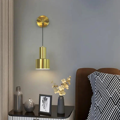 Suspira™ – Applique Murale Suspendue Noire & Dorée Moderne avec Lumière Chaude