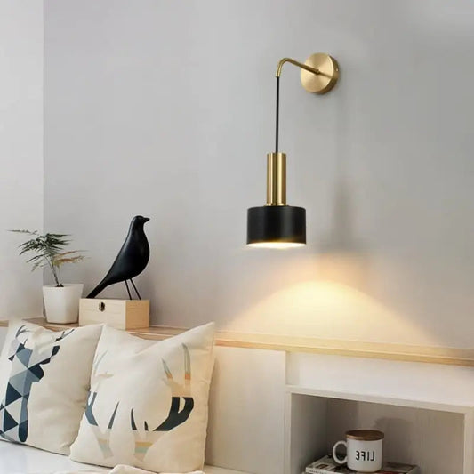 Suspira™ – Applique Murale Suspendue Noire & Dorée Moderne avec Lumière Chaude