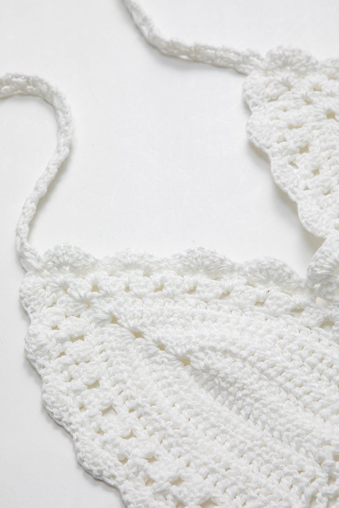 Top Boho Croppé Blanc en Dentelle avec Bretelles Réglables