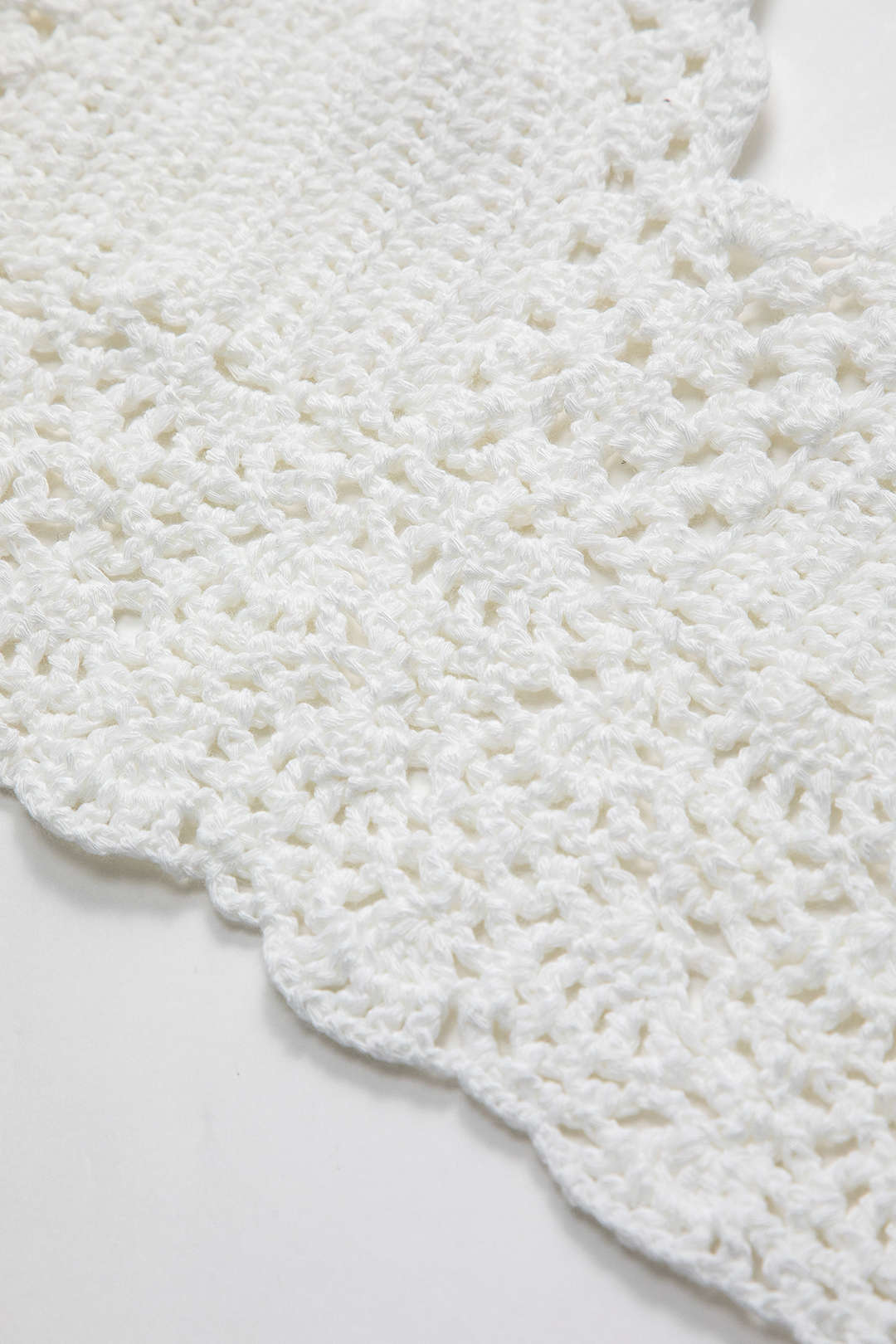 Top Boho Croppé Blanc en Dentelle avec Bretelles Réglables