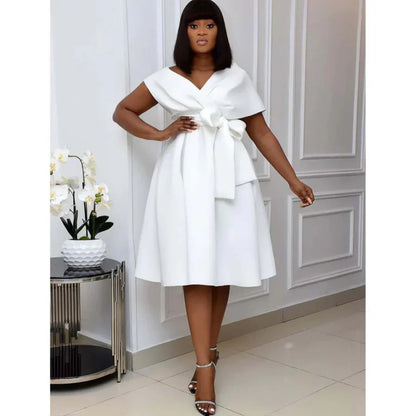 Robe de Cocktail Noir Élégante avec Nœud Décoratif