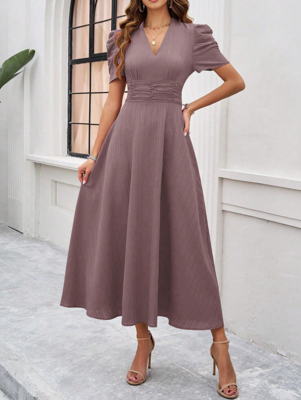 Robe de Mariée Col V en Dentelle Élégante