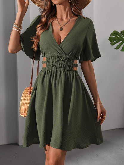 VivaElan™ – Robe Courte Fluide Chic à Décolleté Plongeant & Manches Évasées