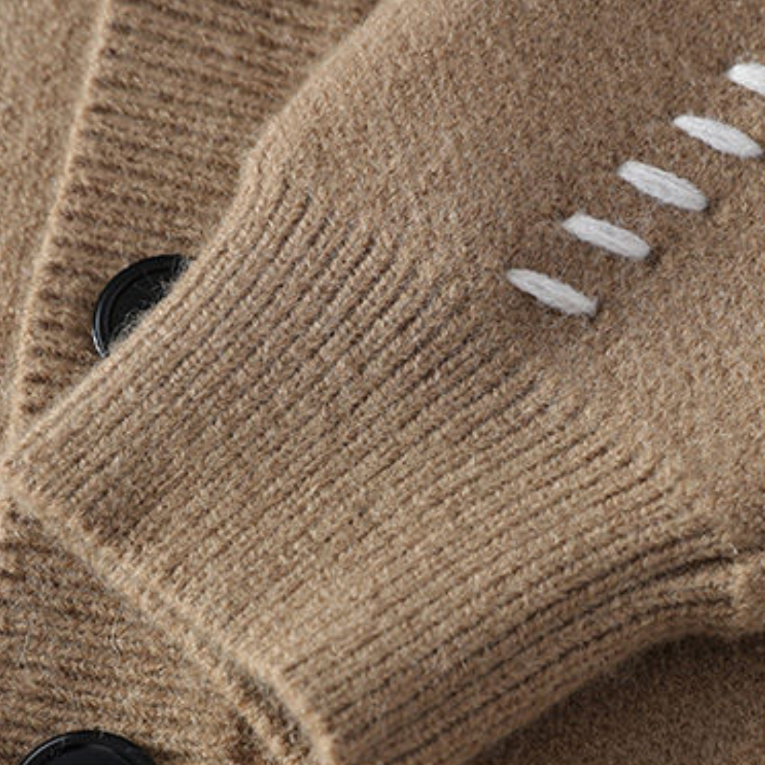VogeLuxe | Cardigan minimaliste à col en V pour homme 2