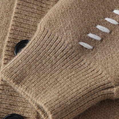 VogeLuxe | Cardigan minimaliste à col en V pour homme 2