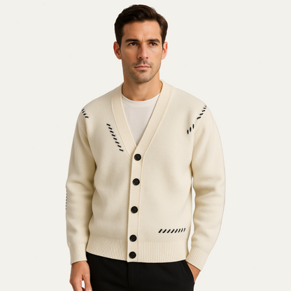 VogeLuxe | Cardigan minimaliste à col en V pour homme 4