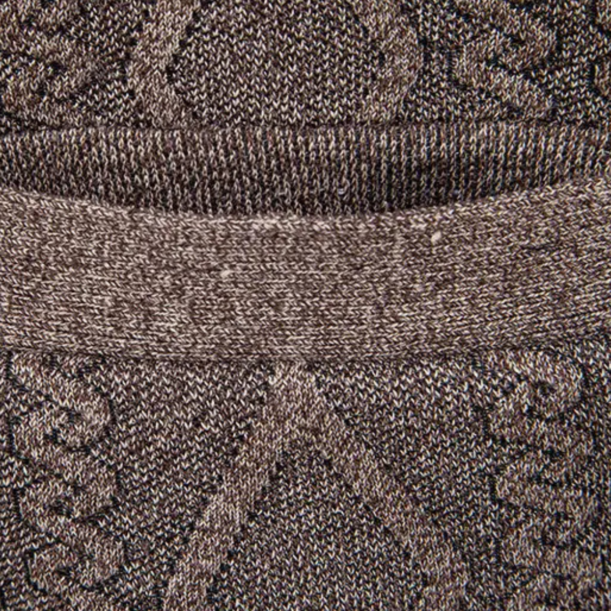 VogeLuxe | Gilet en maille texturée à col en V pour homme 7