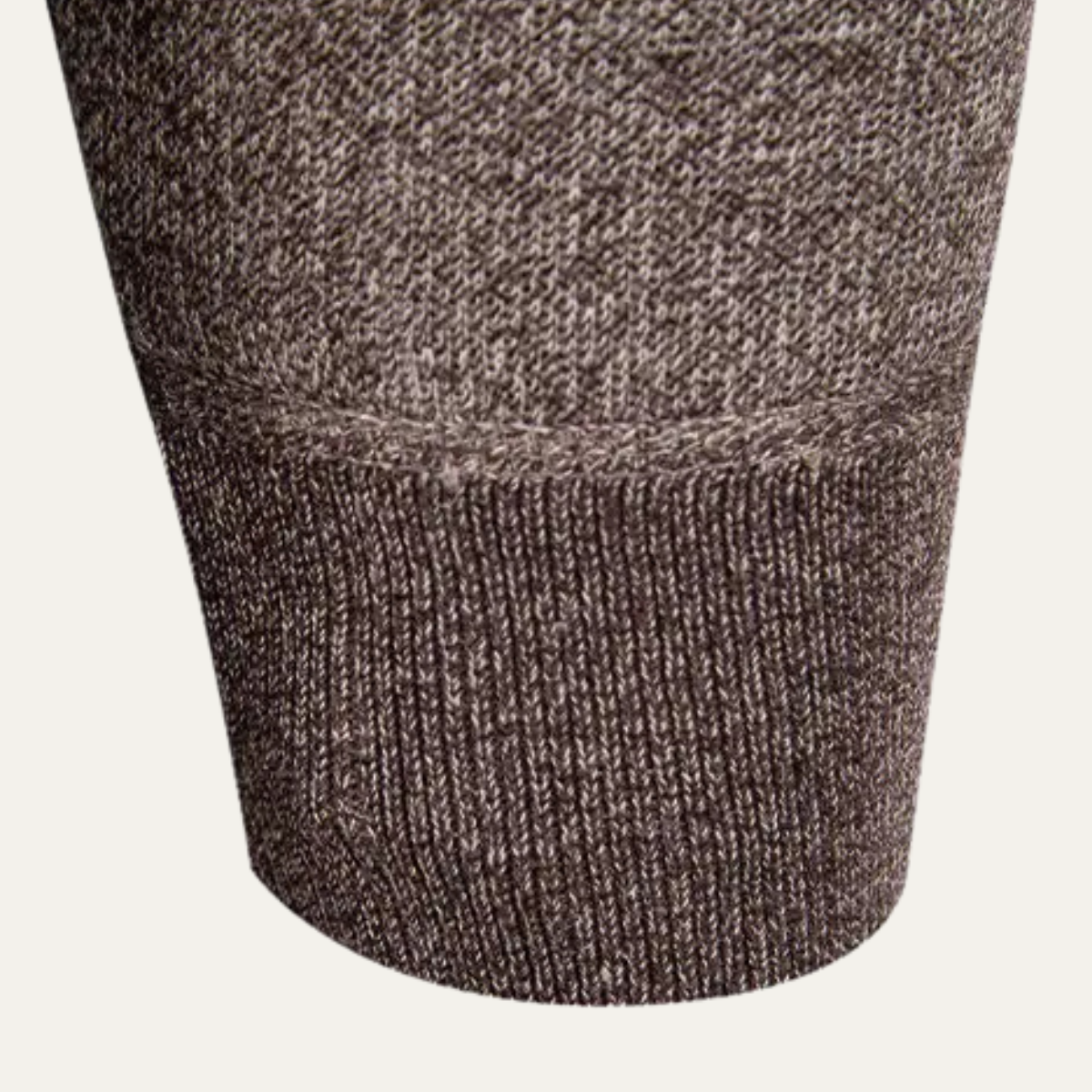 VogeLuxe | Gilet en maille texturée à col en V pour homme 8