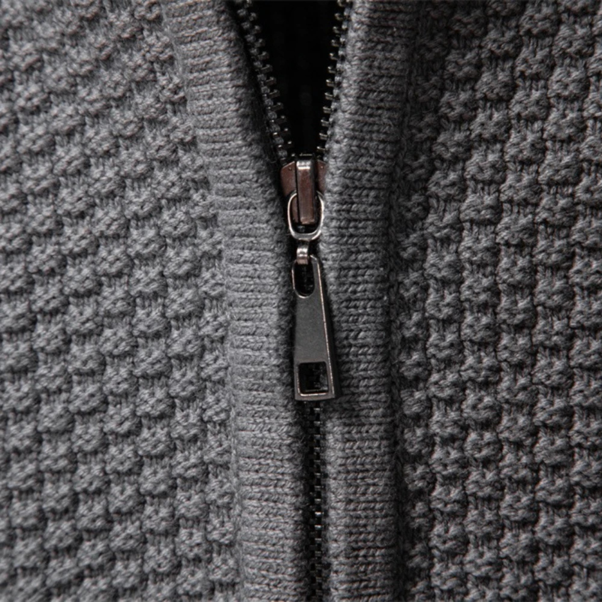 VogeLuxe | Gilet zippé en maille torsadée pour homme 4