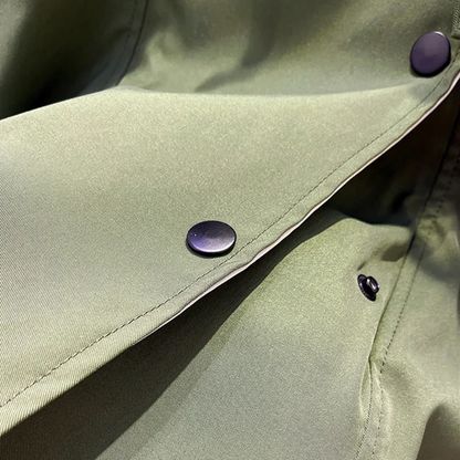 VogeLuxe | Manteau court à col montant et revers cape pour femme 6